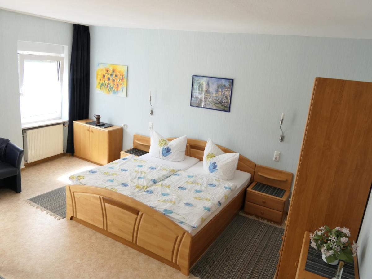 Ferienwohnungen Und Appartements - Haus Budinger Alf Exteriör bild