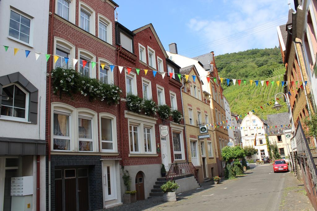 Ferienwohnungen Und Appartements - Haus Budinger Alf Exteriör bild